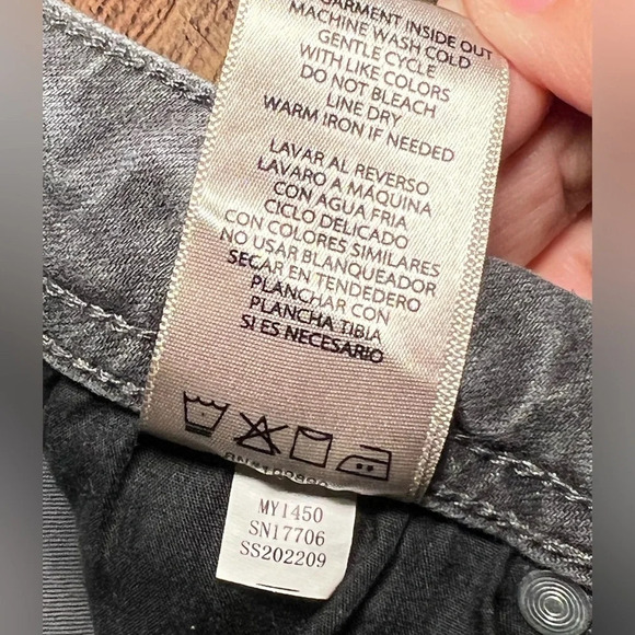 🌻 Seven Jeans Gray Denim Women's size 6 Ankle Frayed Hem High Rise Cropped - Picture 2 of 6